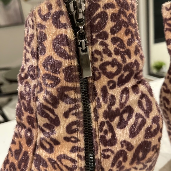 Super cool leopard print ankle booties - Picture 6 of 9